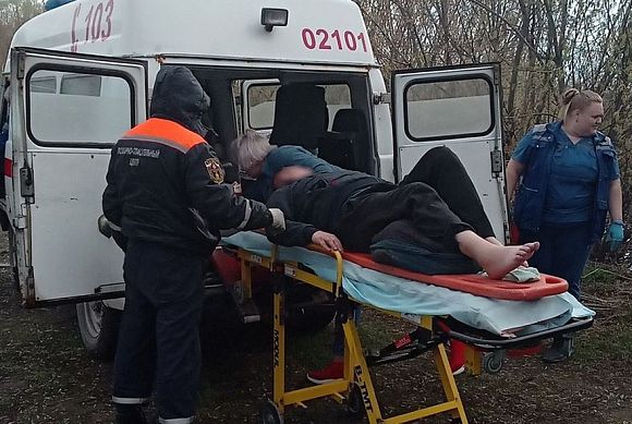 В Пензе спасатели помогли тяжелому рыбаку, сломавшему ногу