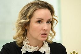 Мария Львова-Белова наградила подростков, спасших зрителей во время теракта