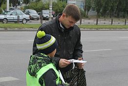В Пензе школьники раздали листовки с призывом соблюдать ПДД В Пензе школьники раздали листовки с призывом соблюдать ПДД