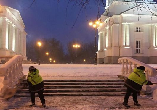 В Пензе в канун Рождества усилили работу по уборке территорий храмов