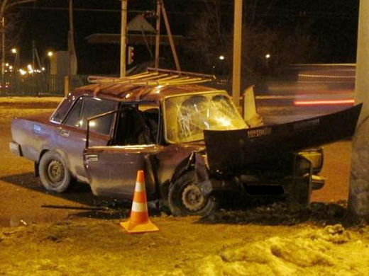 В Пензе 21-летний водитель «семерки» врезался в фонарный столб