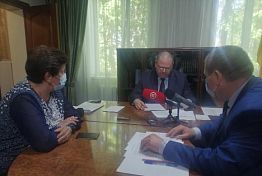 Олегу Мельниченко рассказали о проблемах в районной больнице Лопатино Олегу Мельниченко рассказали о проблемах в районной больнице Лопатино