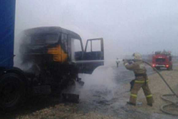 На трассе Пенза – Саратов трое пожарных тушили «КамАЗ»