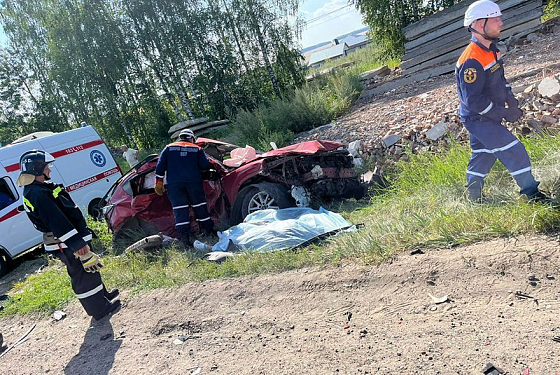 Появились фотографии с места смертельной аварии в Богословке