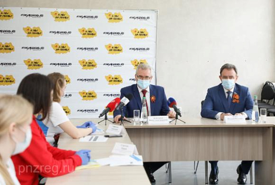 Белозерцев встретился с «Волонтерами Победы»