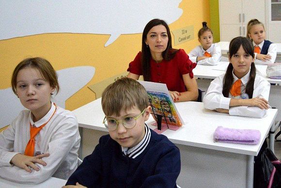 Ученики новой школы в Спутнике прошли «Урок цифры»