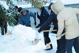 В Пензе на борьбу со снегопадом вышли чиновники городской мэрии