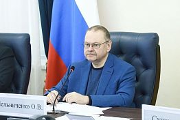 Олег Мельниченко поздравил работников бытового обслуживания населения и ЖКХ с праздником