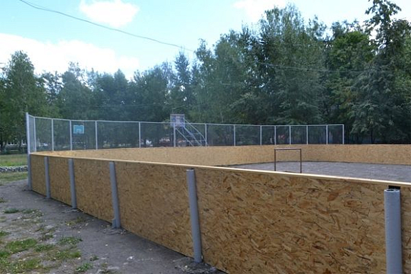 В Пензе на установку хоккейной коробки у школы №30 ушло более 500 тыс. рублей