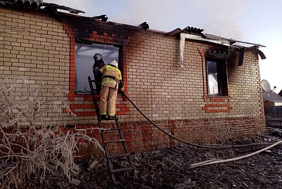 В Пензенской области ночью при пожаре погибли двое взрослых, два ребенка пострадали