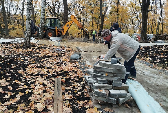 Главную аллею парка Белинского откроют в ноябре 