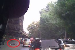 В сеть выложили видео со сбитым под Гагаринским путепроводом пешеходом В сеть выложили видео со сбитым под Гагаринским путепроводом пешеходом