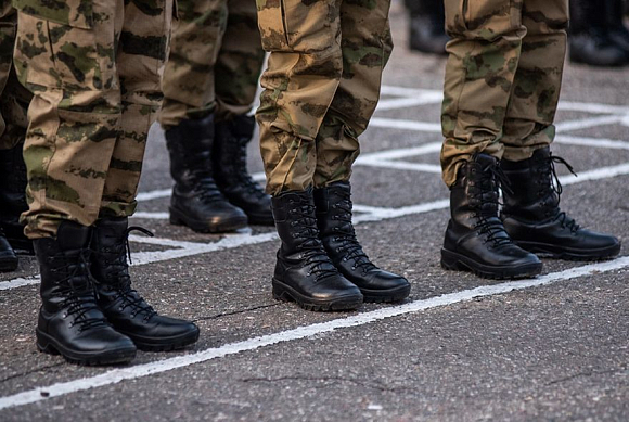 В Лунино 64-летняя дама заключила фейковый брак с 24-летним участником СВО