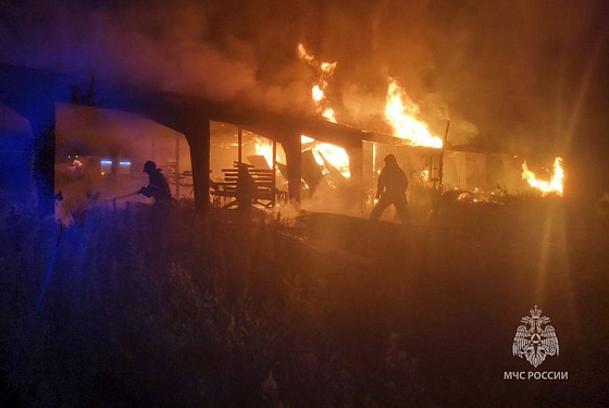 В Бессоновке пилораму тушили 18 пожарных