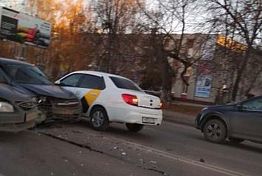 В Пензе из-за ДТП образовалась пробка на ул. Суворова