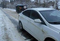 В Сосновоборском районе Hyundai Solaris столкнулся с грузовиком