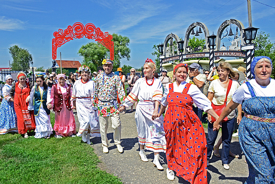 Главной темой фольклорного праздника «Тихвинская ярмарка» стали семейные ценности