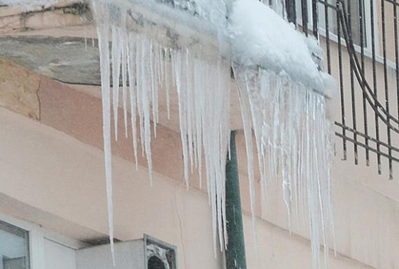 В Пензе прокуратура начала проверку после падения сосульки на девочку