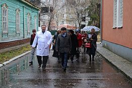 С. Евстигнеев ознакомил активистов ОНФ с ходом работ по строительству перинатального центра С. Евстигнеев ознакомил активистов ОНФ с ходом работ по строительству перинатального центра