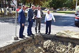На улице Пушкина без необходимости вскрыли новый асфальт