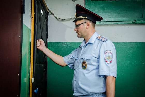 В Заречном ревнивый муж чуть не убил жену молотком