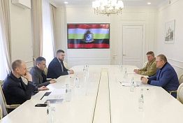 Мельниченко встретился с врио губернатора Курской области Хинштейном Мельниченко встретился с врио губернатора Курской области Хинштейном