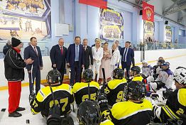В Пензе Игорь Комаров посетил следж-хоккейный матч