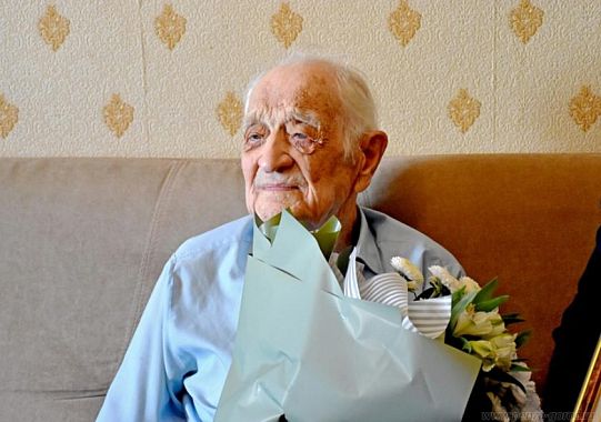 Олег Денисов поздравил пензенского ветерана со 105-летием