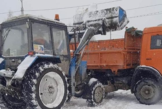 Улицы Пензы убирают от снега около 100 спецмашин