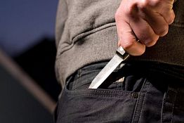 Житель Мокшана, зарезавший друга в день его рождения, пошел под суд Житель Мокшана, зарезавший друга в день его рождения, пошел под суд