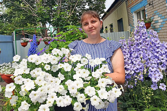 В Воскресеновке Мария Катышева создала цветник мечты на приусадебном участке В Воскресеновке Мария Катышева создала цветник мечты на приусадебном участке
