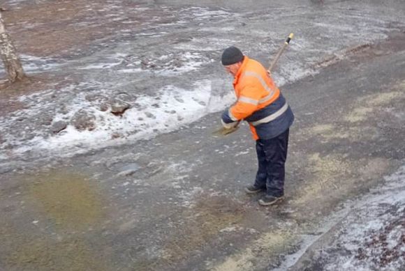 В Пензе со льдом боролись 419 дворников