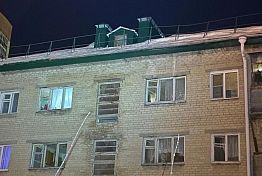 В Пензе на 74-летнего мужчину упала наледь с крыши