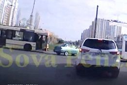 В Пензе столкновение автобуса и ВАЗа попало на видео