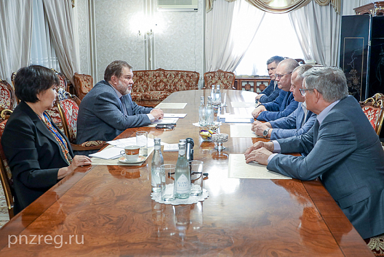Мельниченко в Узбекистане встретился с чрезвычайным и полномочным послом РФ