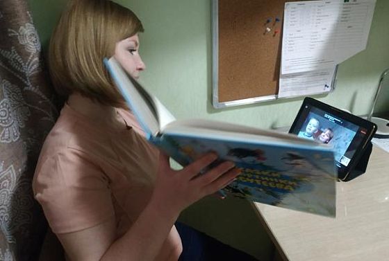 В Пензе набирает популярность чтение сказок по видеосвязи