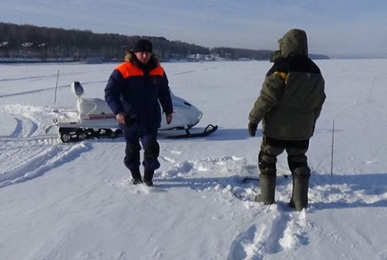 В Пензе сотрудники МЧС напомнили рыбакам о правилах безопасности
