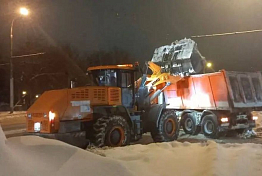 В Пензе в ночь на 14 января вывезли снег с десятка улиц