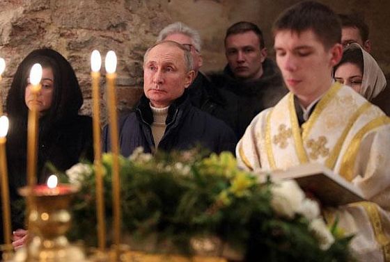 Путин посетил богослужение в храме Николая Чудотворца