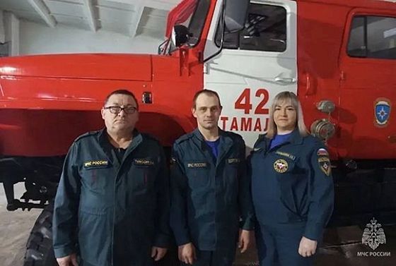 В Пензенской области сотрудники МЧС помогли семье, застрявшей в снегу