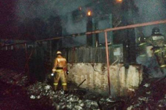 В Пензенской области при пожаре погиб пенсионер, его сын госпитализирован с ожогами