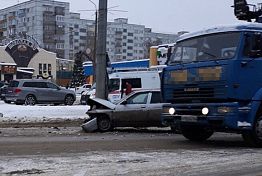 В ДТП на ул. Карпинского серьезно пострадало легковое авто