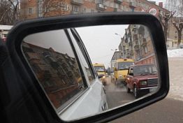 Ночью в Пензе на проспекте Победы «Ниссан» врезался в столб
