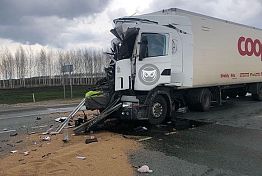 В Пензенской области фуре в ДТП снесло кабину