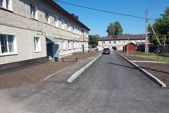 В Евлашево Кузнецкого района обновили две дворовые территории