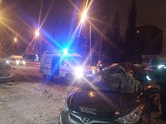 Водителя Hyundai зажало после удара о столб на ул. Суворова