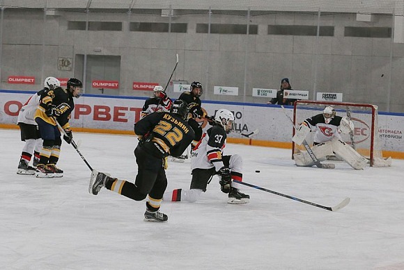 В Пензе стартовал турнир по хоккею памяти Героя РФ Валерия Канакина