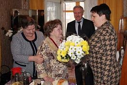 В Пензе ветеран ВОВ Александра Карпушева отметила вековой юбилей В Пензе ветеран ВОВ Александра Карпушева отметила вековой юбилей