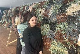 В кузнецкой школе плетут маскировочные сети для бойцов СВО В кузнецкой школе плетут маскировочные сети для бойцов СВО