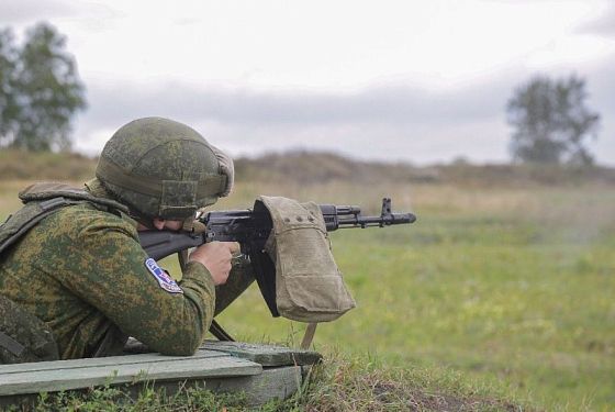 Юнармейцы постреляли из автомата Калашникова на пензенском полигоне